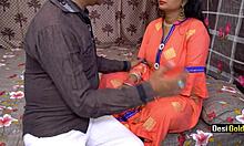 हिंदी ऑडियो के साथ भारतीय पत्नी अपनी शादी की सालगिरह पर शरारती हो जाती है